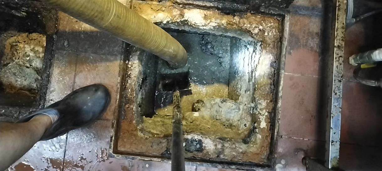 仲巴污水池清理一般都有毒气，怎么预防中毒呢？